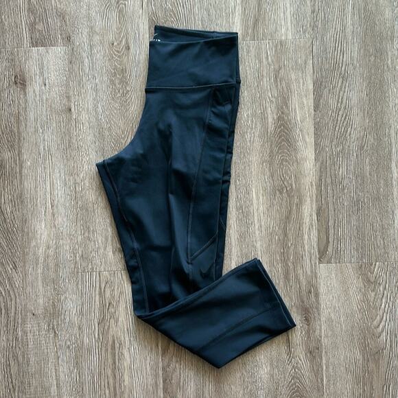Nike Power Pocket Lux Crop Black Mid Rise Leggings Size Small - Picture 1 of 6